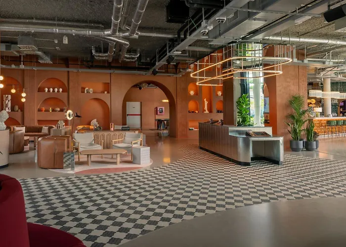 The Social Hub 4*
