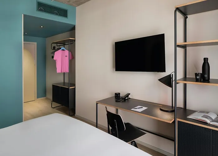 The Social Hub 4*